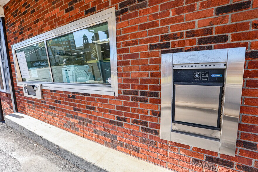 More Photos Of 630 Jefferson St, Paducah Office For Sale