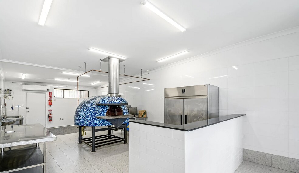 More Photos Of 152-154 Lakedge Ave, Berkeley Vale Storefront For Lease