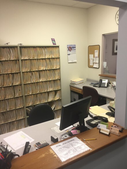 More Photos Of 2727 Hamburg St, Rotterdam Unknown For Lease