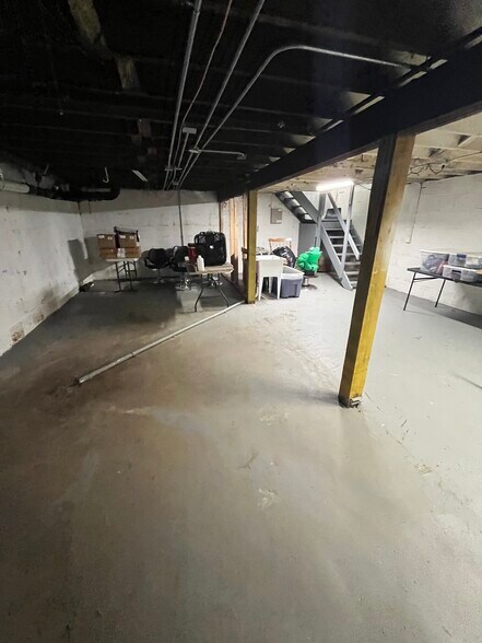 More Photos Of 4963 NW Radial Hwy, Omaha Storefront For Lease