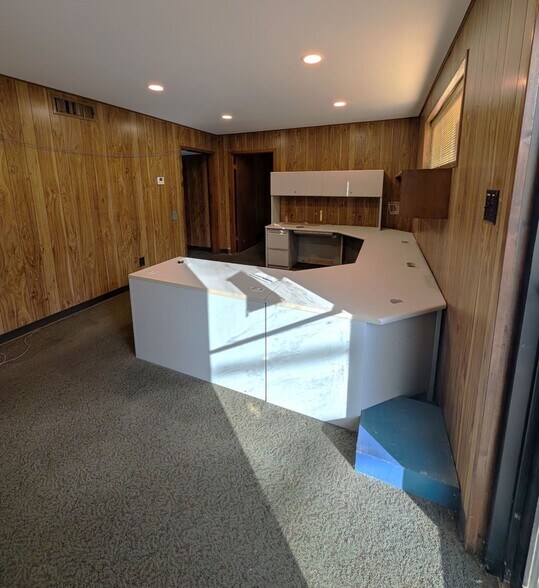 More Photos Of 206 Beall St, Kilgore Industrial For Sale