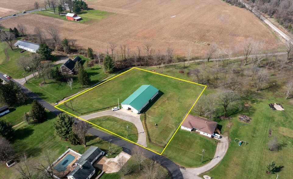 More Photos Of 15 Countryside Dr N, Greenwich Service For Sale