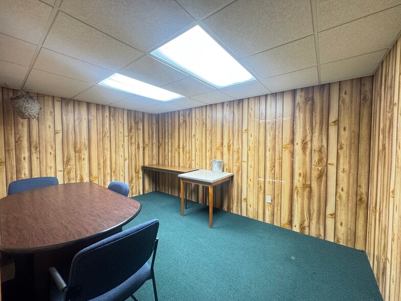 More Photos Of 1226 Lincoln St, Rhinelander Office For Sale