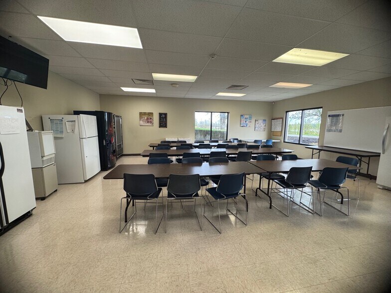 More Photos Of 7619 W Jefferson Blvd, Fort Wayne Office For Sale