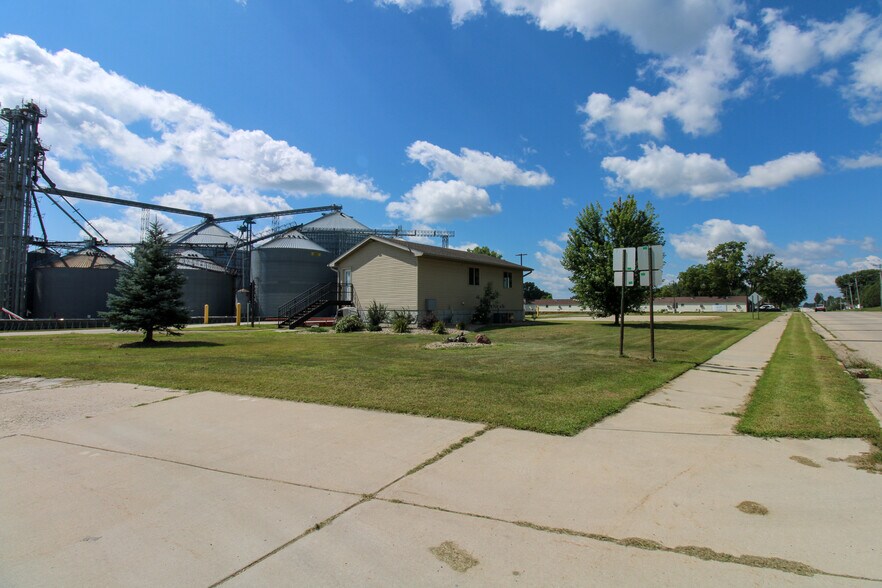 More Photos Of 107 8th Ave SW, Kasson Specialty For Sale