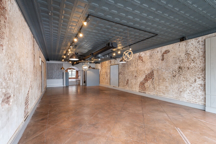 More Photos Of 512 E Main St, Spartanburg Storefront For Lease