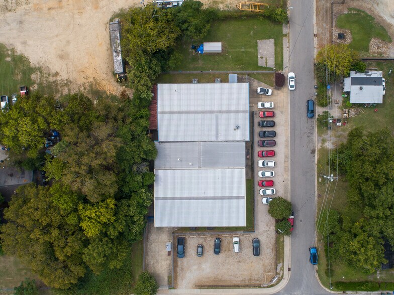 More Photos Of 335-337 McMillan St, Fayetteville Warehouse For Sale