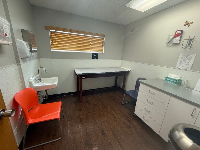 More Photos Of 4700 N 51st Ave, Phoenix Medical For Sale