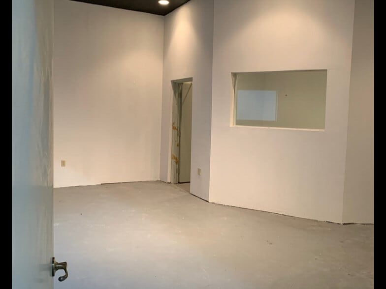 More Photos Of 14200-14238 SW 136th St, Miami Light Manufacturing For Sale