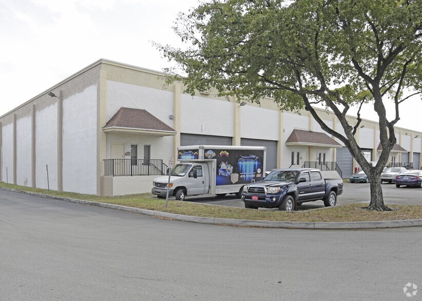 More Photos Of 7949 NW 21st St, Doral Warehouse For Lease