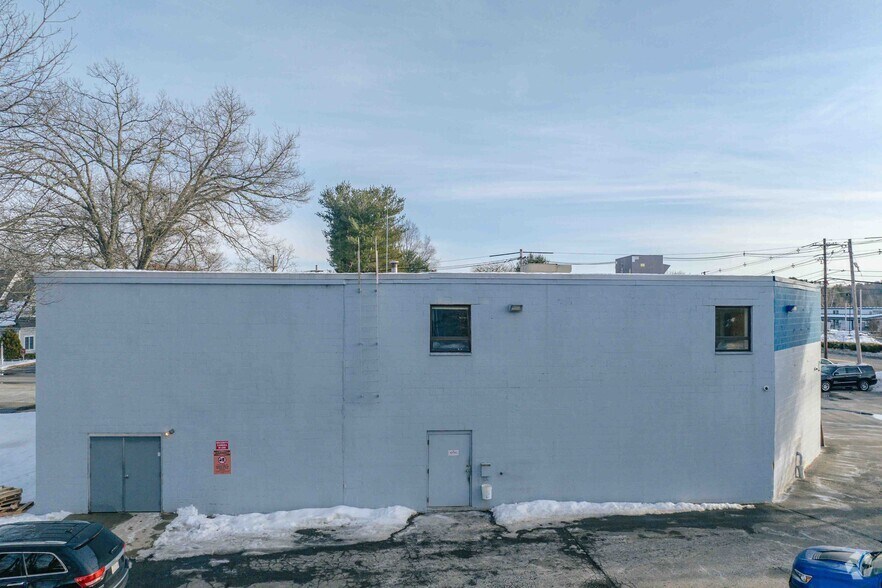 More Photos Of 4 Middlesex Ave, Wilmington Freestanding For Sale