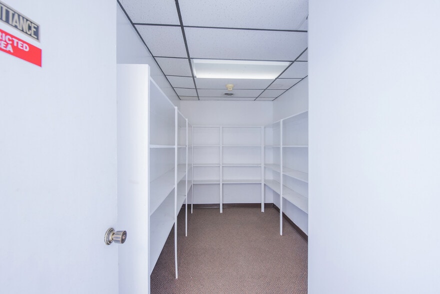 More Photos Of 493 Main St, Warsaw Medical For Sale