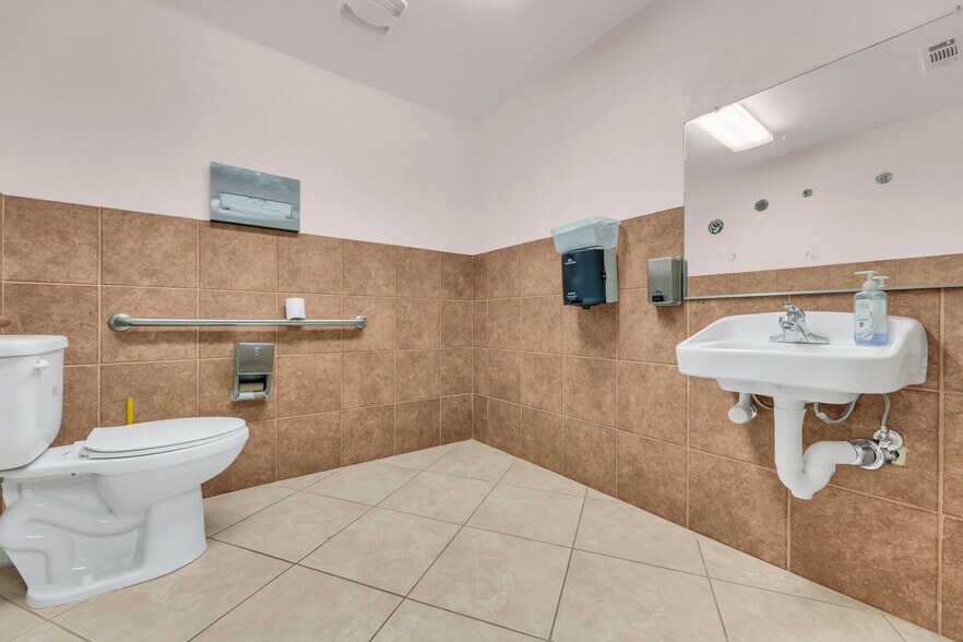 More Photos Of 515 Michigan Blvd, West Sacramento Medical For Sale