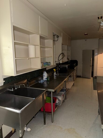 More Photos Of 7470 TX-154, Marshall Specialty For Sale