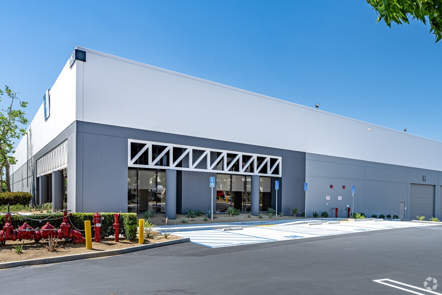 More Photos Of 1175 Aviation Pl, San Fernando Manufacturing For Lease