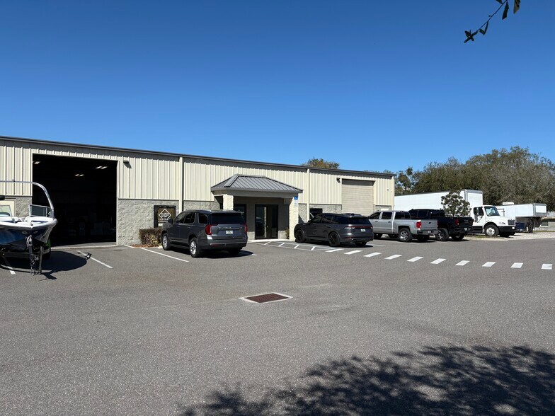 More Photos Of 400 Gordon St, Sanford Flex For Lease