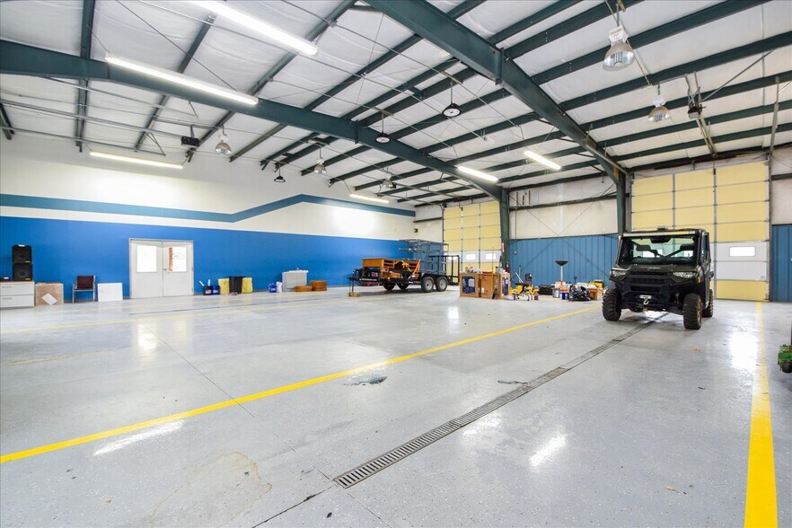 More Photos Of 1062 Mountain View Church Rd, Blue Ridge Flex For Lease