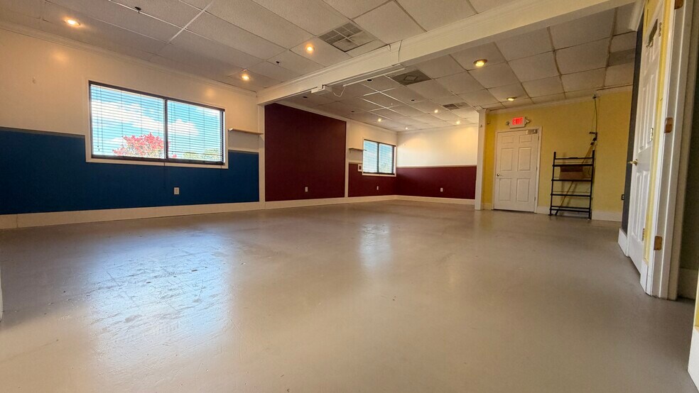 More Photos Of 1707 N Post Rd, Shelby Office For Sale