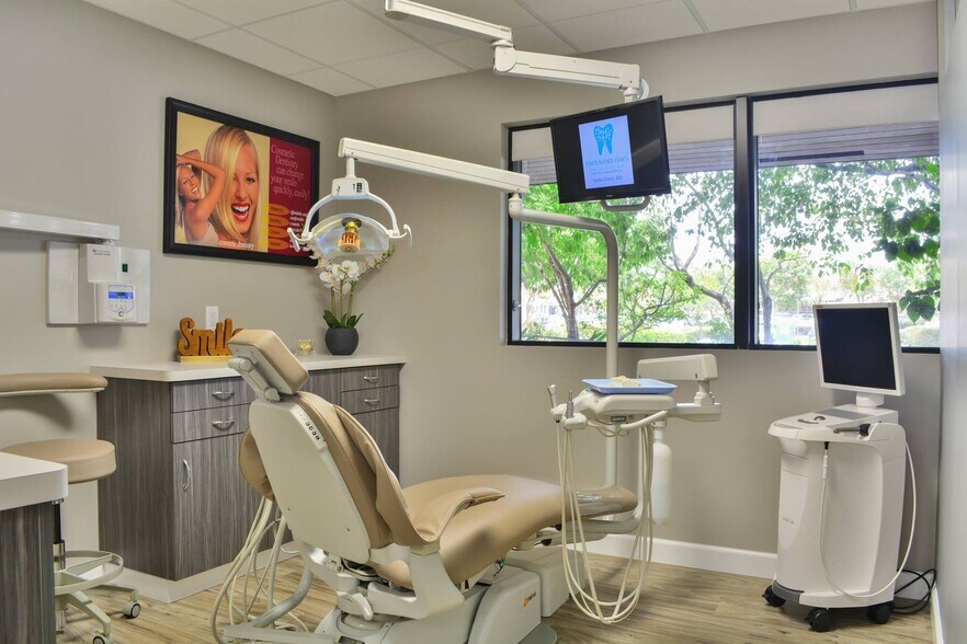 More Photos Of 430 E Avenida de los Arboles, Thousand Oaks Medical For Lease