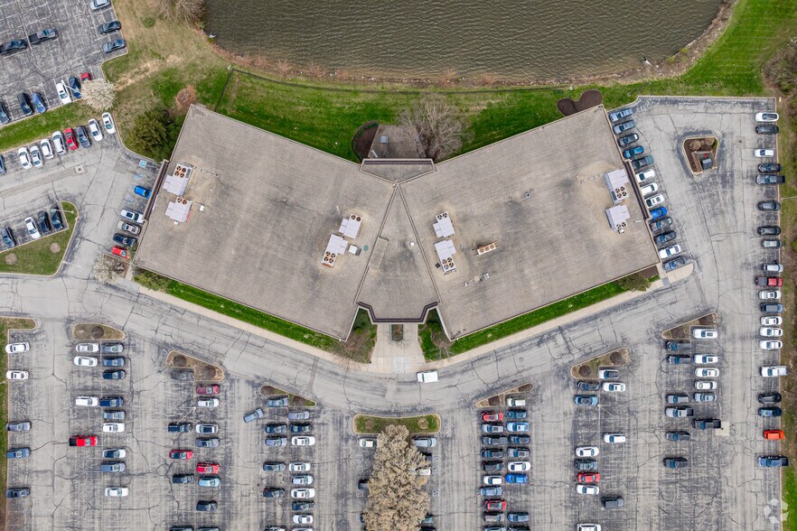 More Photos Of 8777 Purdue Rd, Indianapolis Office For Lease