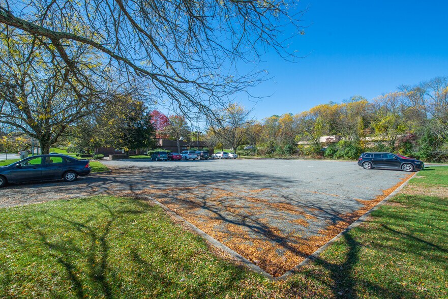 More Photos Of 125 Newton Sparta Rd, Newton Office For Lease