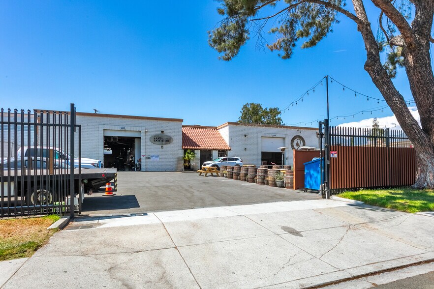 More Photos Of 425 Park Ave, San Fernando Warehouse For Sale