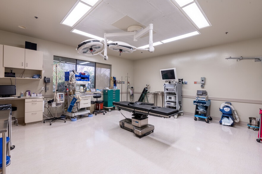 More Photos Of 2699 N 17th St, Coos Bay Medical For Sale