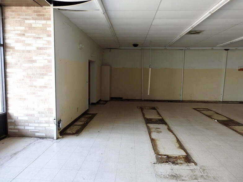 More Photos Of 3800 S Zapata Hwy, Laredo Freestanding For Lease