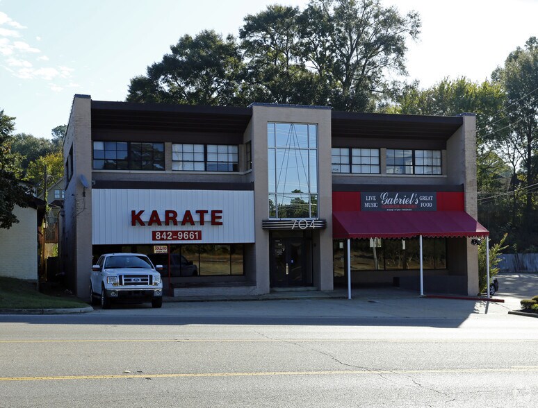 More Photos Of 704 N Gloster St, Tupelo Office For Sale