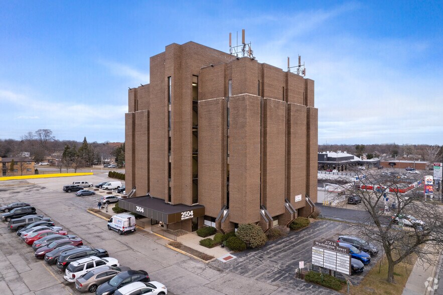 Primary Photo Of 2504 Washington St, Waukegan Office For Sale