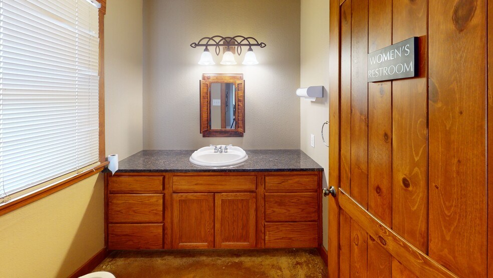 More Photos Of 18833 Redland Rd, San Antonio Light Distribution For Lease