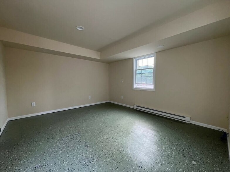 More Photos Of 227 Union Ave, New Windsor Township Contractor Storage Yard For Lease