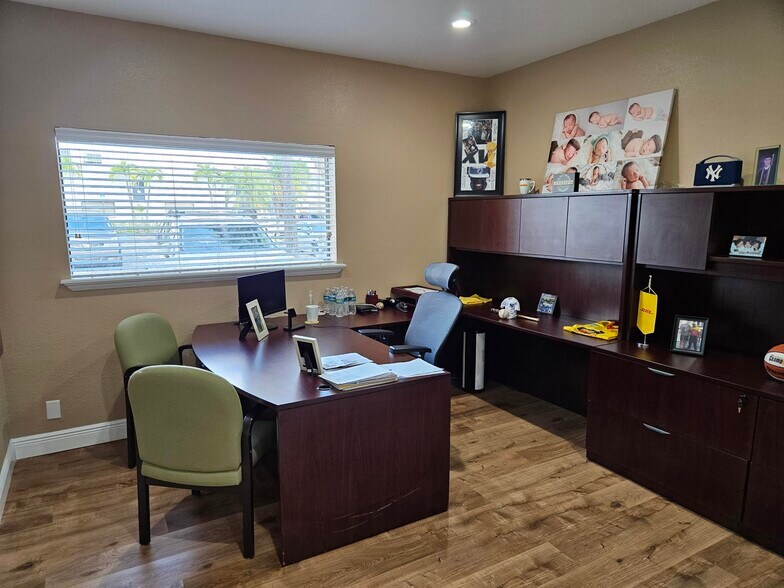 More Photos Of 8111-8119 NW 33rd St, Miami Warehouse For Sale