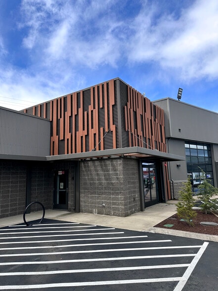 More Photos Of 1793 Silverton Rd NE, Salem Freestanding For Lease