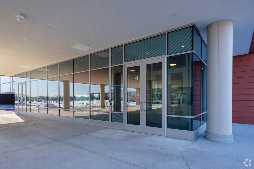 More Photos Of 5522 26th Ave, Kenosha Loft Creative Space For Lease