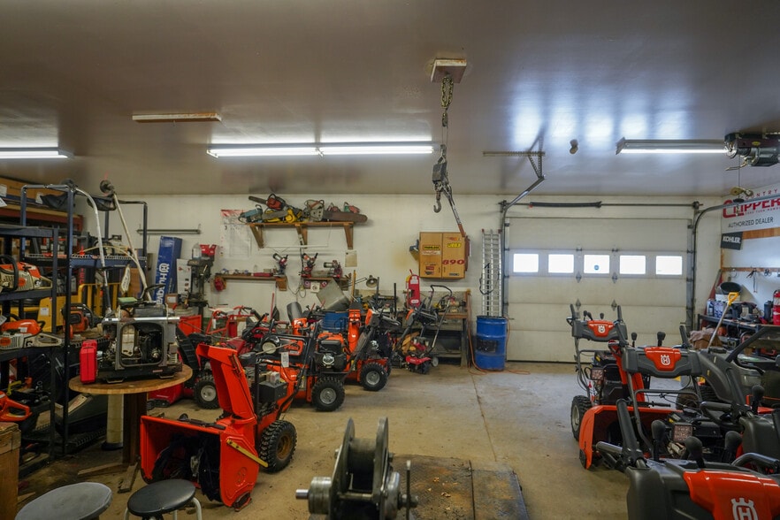 More Photos Of 286 Old Route 15, Cambridge Showroom For Sale