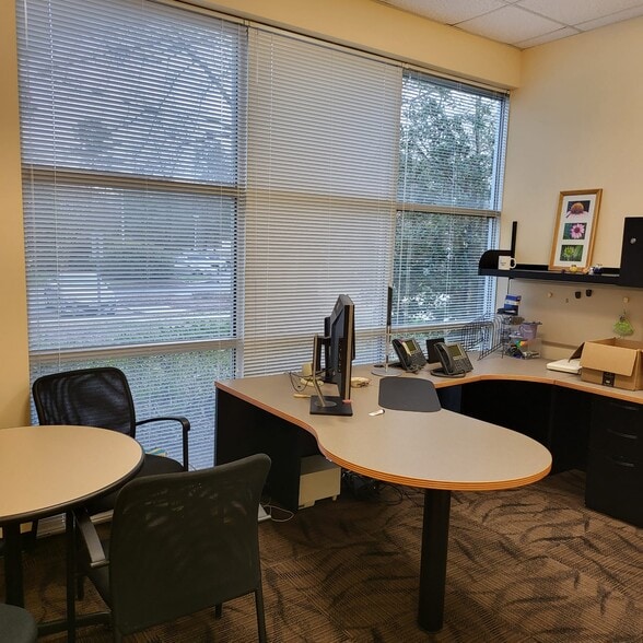 More Photos Of 3500 Gateway Centre Blvd, Morrisville Light Distribution For Lease