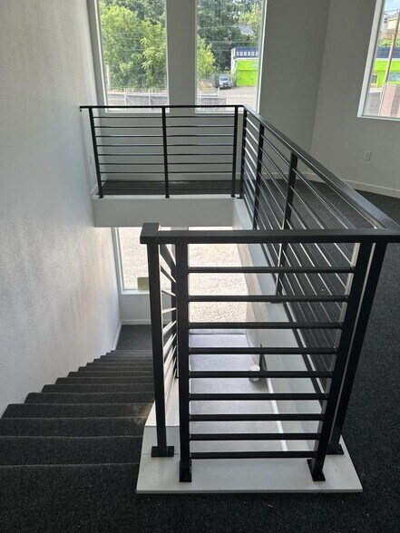 More Photos Of 5833 NE Portland Hwy, Portland Flex For Sale