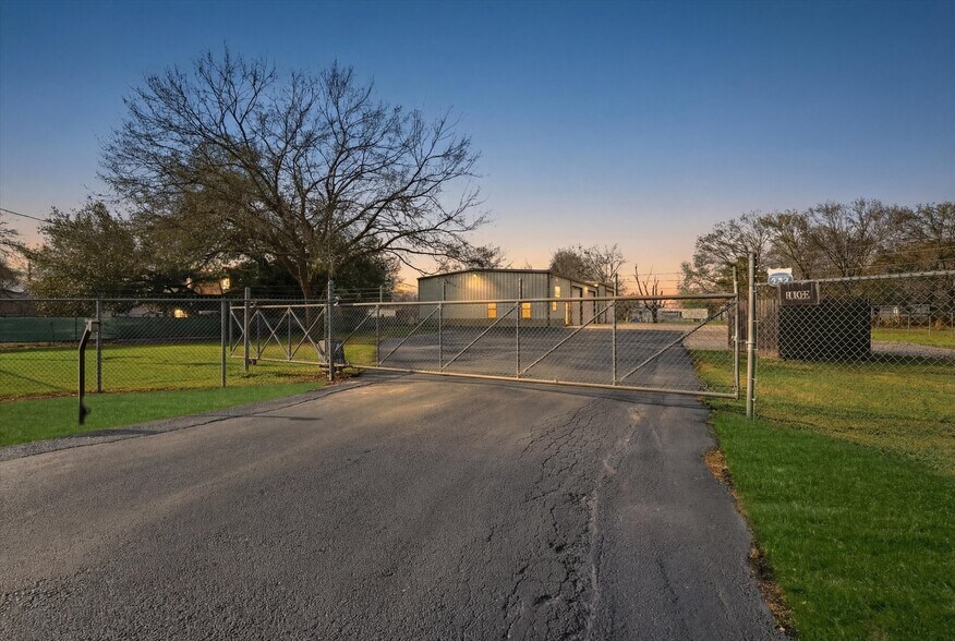 More Photos Of 14102 Pine Meadow Ln, Tomball Warehouse For Sale