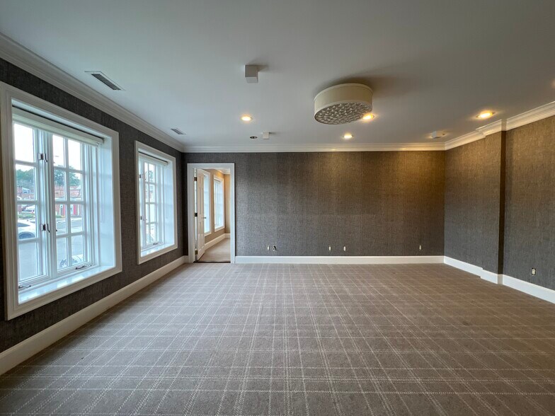 More Photos Of 21 South Ave, New Canaan Storefront Retail Office For Lease