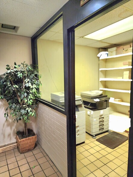 More Photos Of 1189 Breedlove St, Memphis Office For Sale