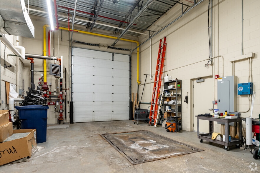 More Photos Of 11411 E Jefferson Ave, Detroit Office For Sale