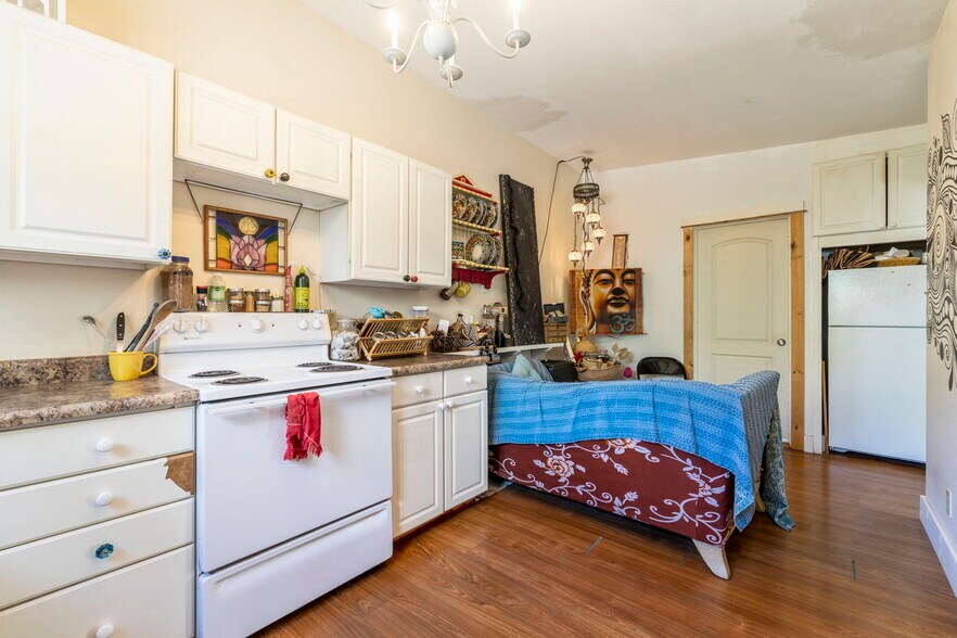 More Photos Of 145 N Market St, Wailuku Storefront Retail Residential For Sale