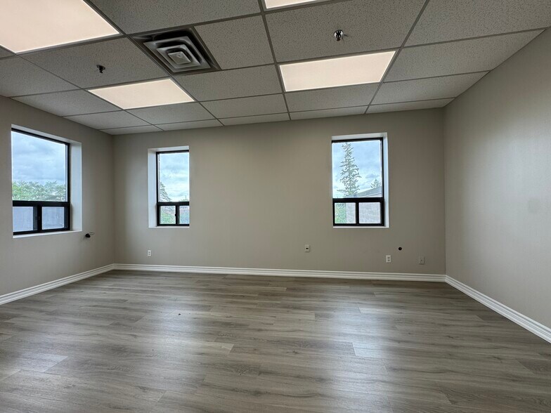 More Photos Of 25 Heritage Rd, Markham Warehouse For Lease