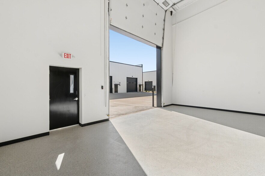 More Photos Of 7700 Broadway Ext, Oklahoma City Light Distribution For Sale