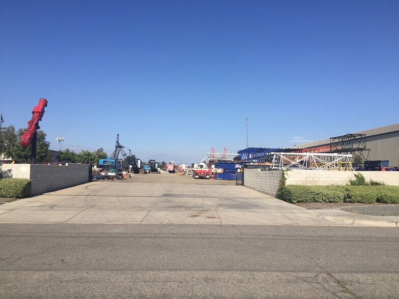 More Photos Of 8375 S Almeria Ave, Fontana Contractor Storage Yard For Lease