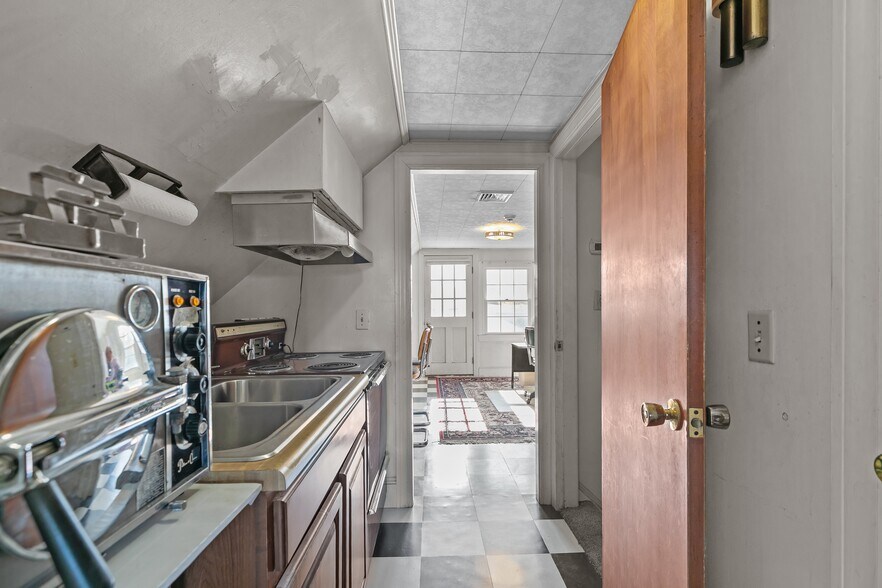 More Photos Of 74 Valley Rd, Middletown Office For Sale
