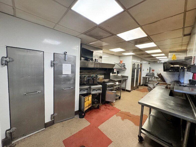 More Photos Of 408 Market Square Dr, Maysville Restaurant For Sale