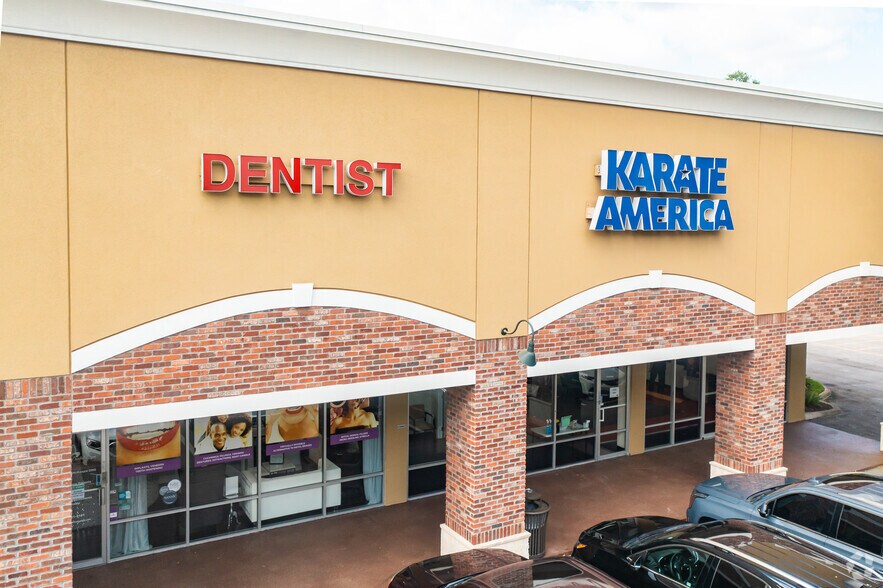 More Photos Of 7676 Peters Rd, Plantation Freestanding For Lease