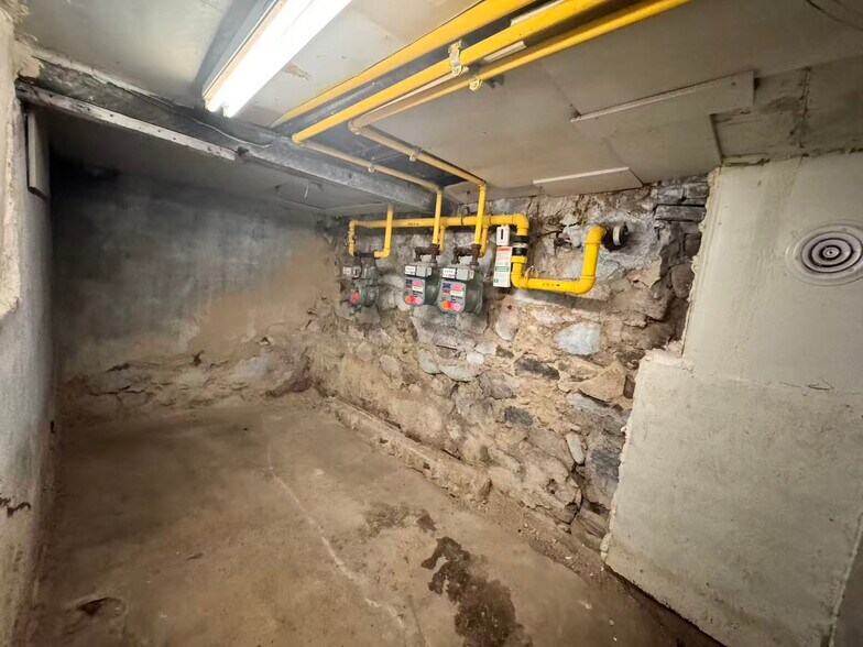 More Photos Of 30-72 Steinway St, Long Island City Storefront Retail Residential For Sale